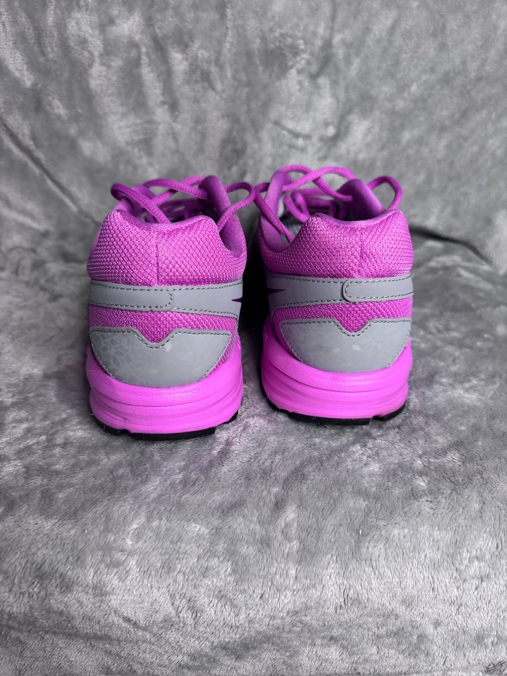 EUC 👟 Nike Women's Gray and Pink Sneakers - Picture 3 of 5